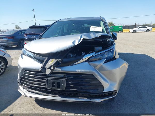 2024 TOYOTA SIENNA LE