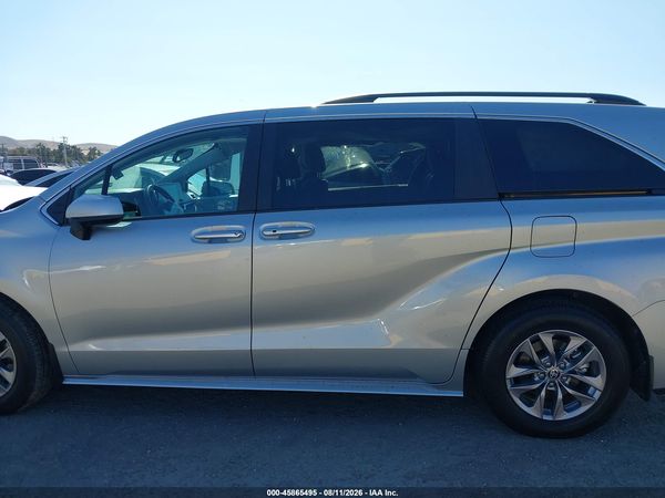 2024 TOYOTA SIENNA LE