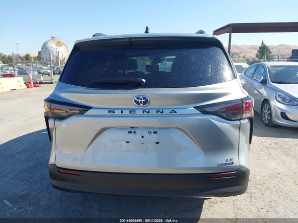 2024 TOYOTA SIENNA LE