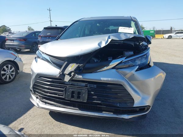 2024 TOYOTA SIENNA LE
