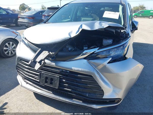 2024 TOYOTA SIENNA LE