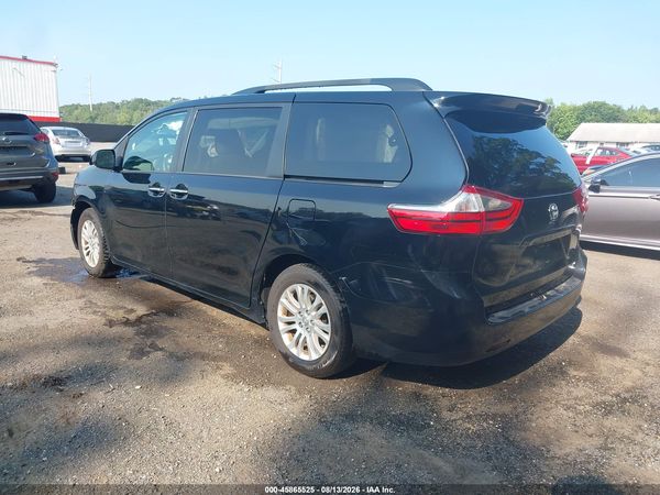 2017 TOYOTA SIENNA XLE 8 PASSENGER — I3