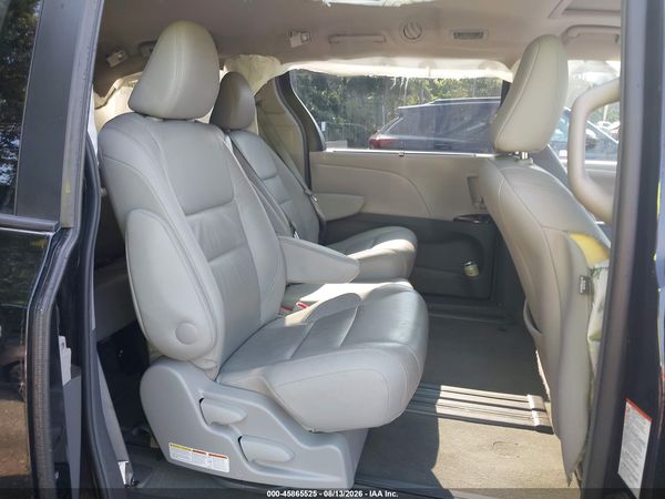 2017 TOYOTA SIENNA XLE 8 PASSENGER — I8