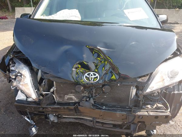 2017 TOYOTA SIENNA XLE 8 PASSENGER — I10