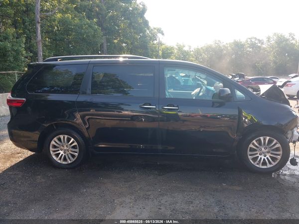 2017 TOYOTA SIENNA XLE 8 PASSENGER — I116