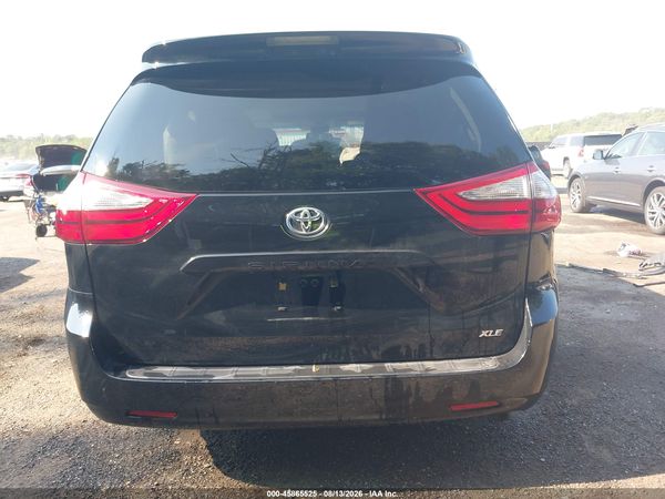 2017 TOYOTA SIENNA XLE 8 PASSENGER — I119