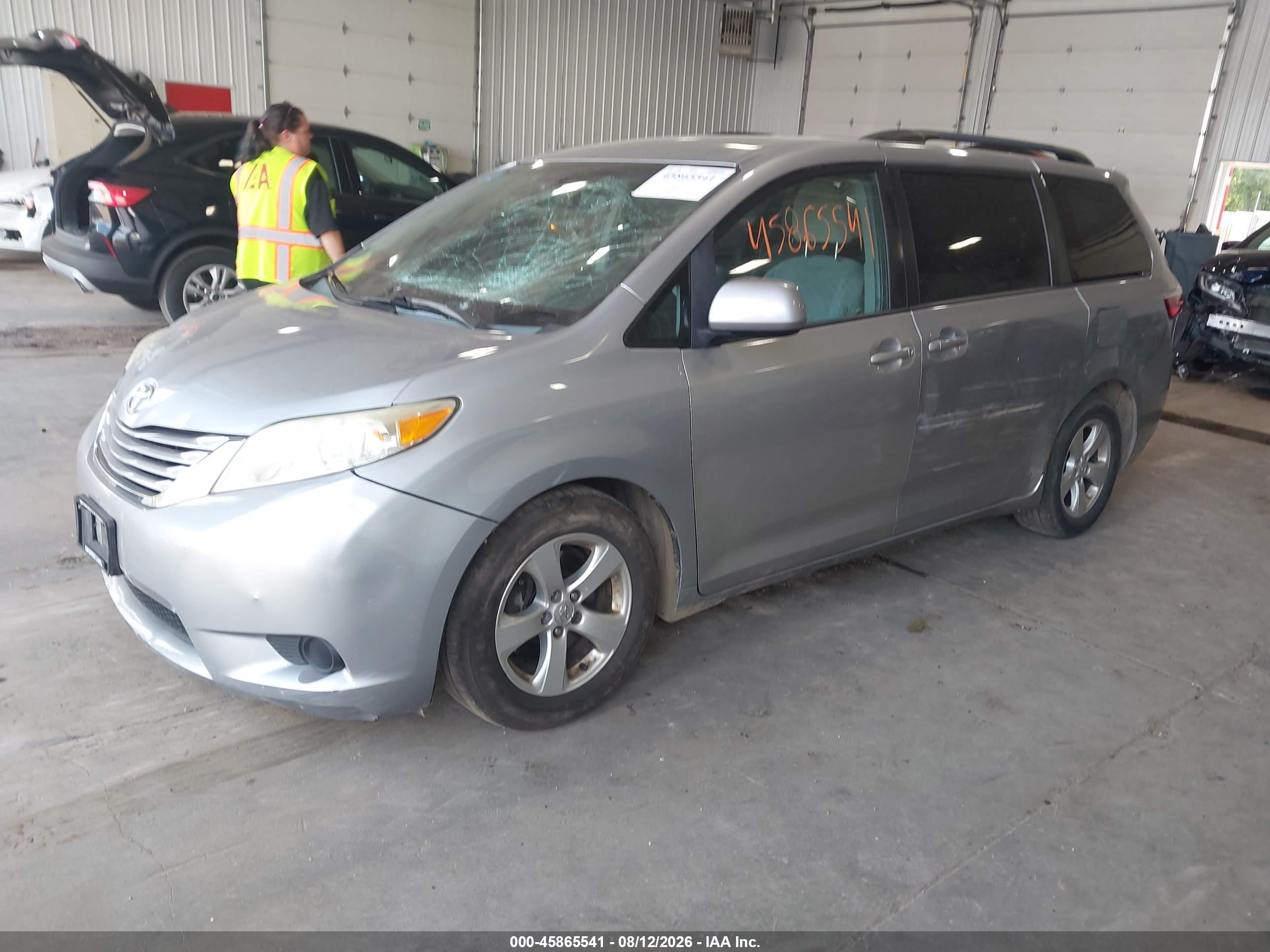 2015 TOYOTA SIENNA LE 8 PASSENGER — I2