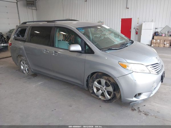 2015 TOYOTA SIENNA LE 8 PASSENGER — I1