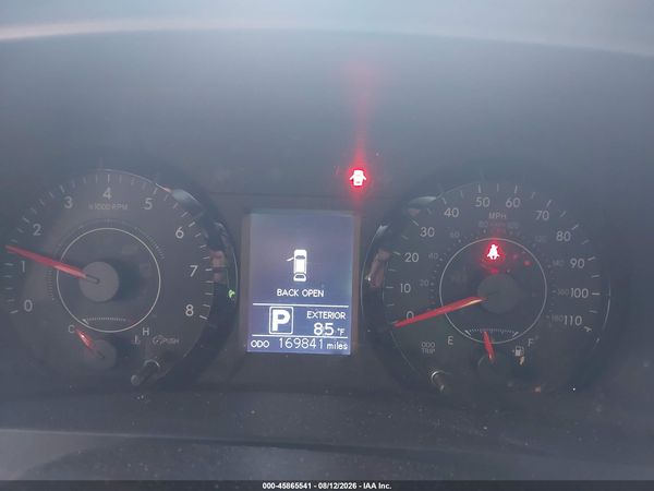 2015 TOYOTA SIENNA LE 8 PASSENGER — I7