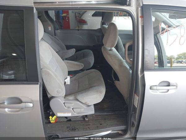 2015 TOYOTA SIENNA LE 8 PASSENGER — I8