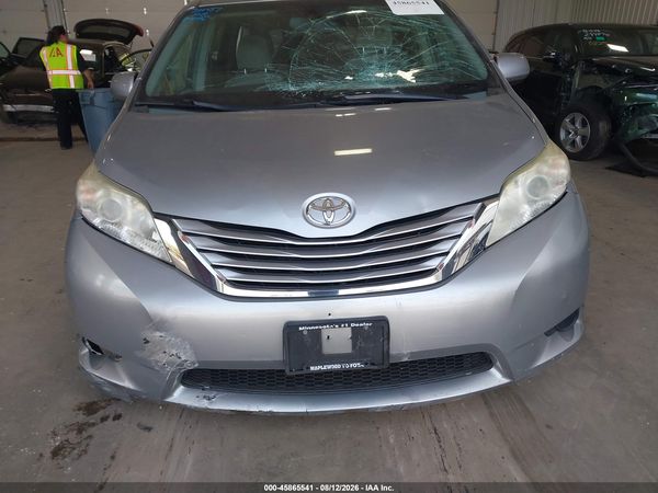 2015 TOYOTA SIENNA LE 8 PASSENGER — I115