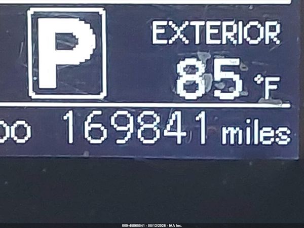 2015 TOYOTA SIENNA LE 8 PASSENGER — I118