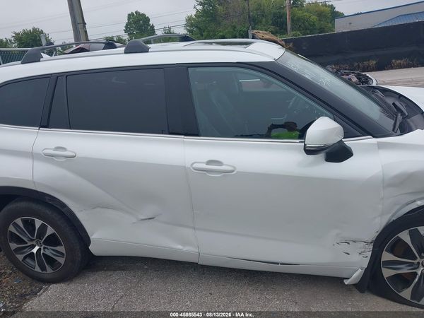 2022 TOYOTA HIGHLANDER XLE