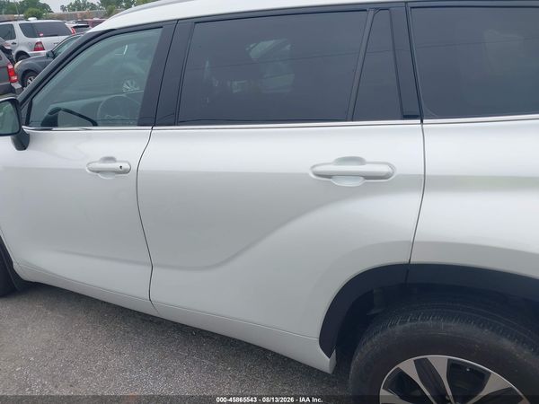 2022 TOYOTA HIGHLANDER XLE