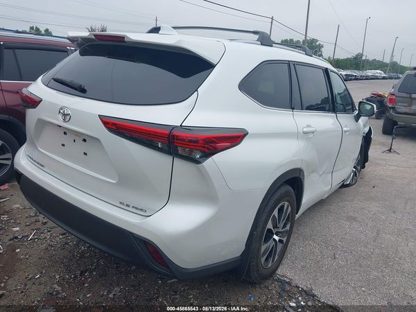 2022 TOYOTA HIGHLANDER XLE