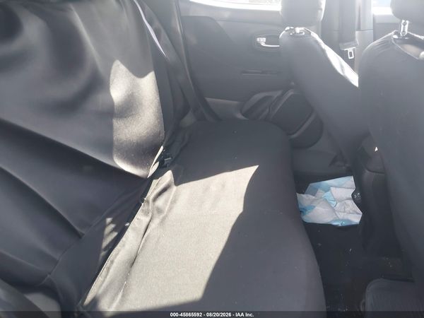 2021 JEEP RENEGADE LATITUDE FWD — I8