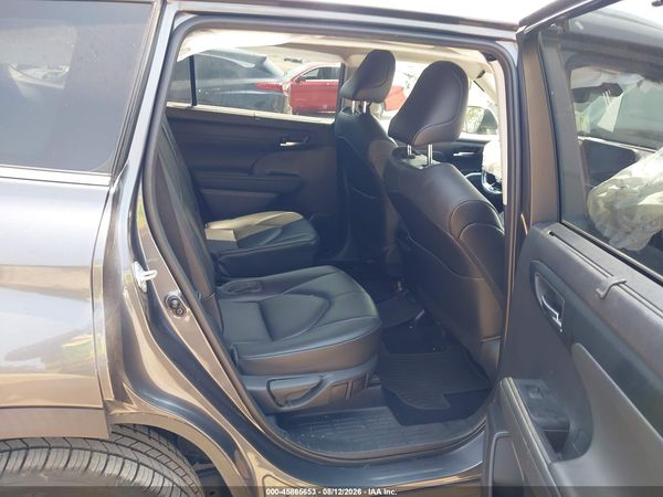 2021 TOYOTA HIGHLANDER XLE