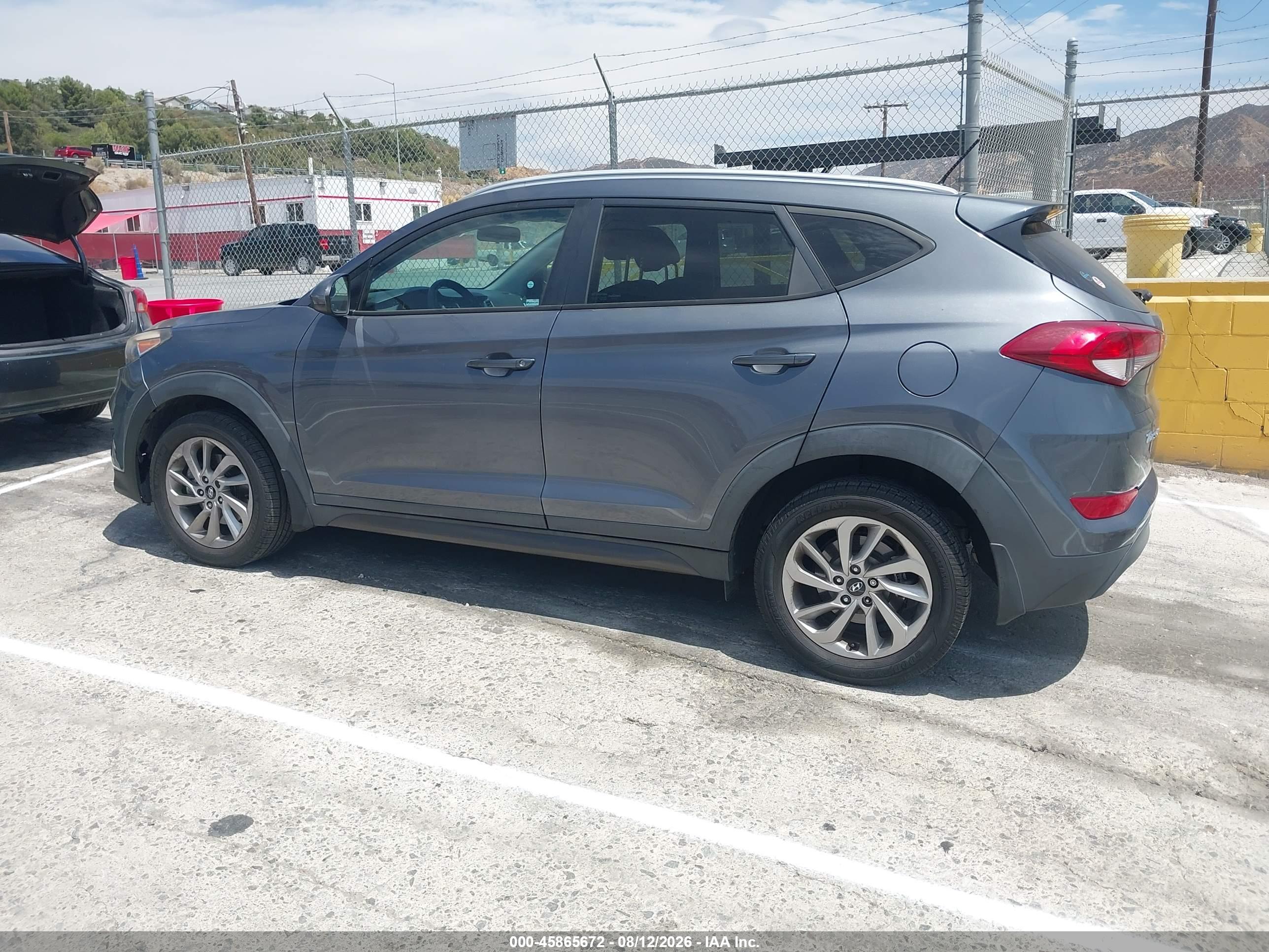 2016 HYUNDAI TUCSON SE