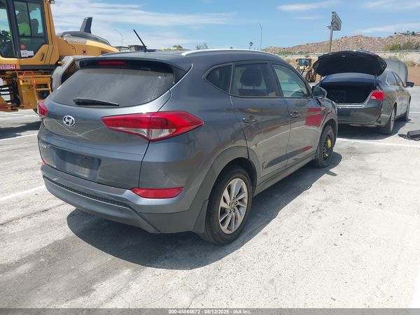 2016 HYUNDAI TUCSON SE