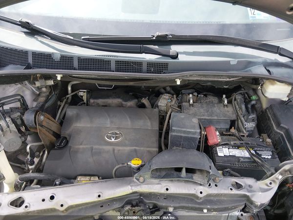 2014 TOYOTA SIENNA XLE V6 8 PASSENGER
