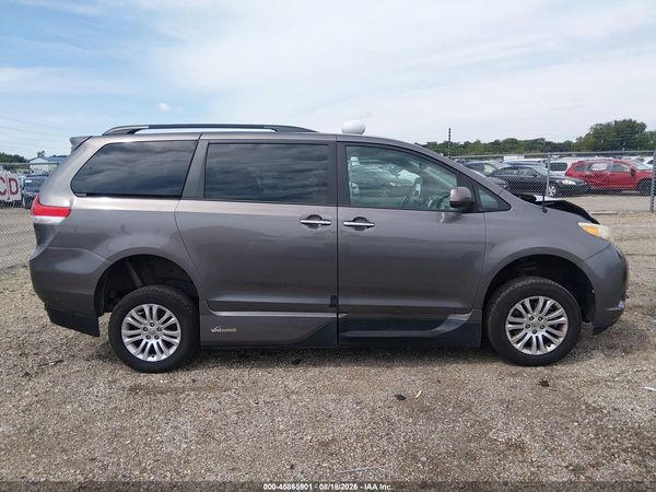 2014 TOYOTA SIENNA XLE V6 8 PASSENGER