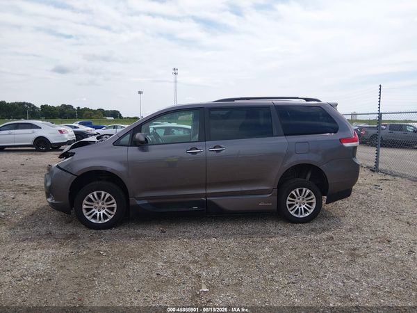 2014 TOYOTA SIENNA XLE V6 8 PASSENGER