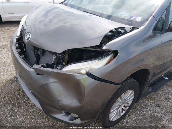 2014 TOYOTA SIENNA XLE V6 8 PASSENGER