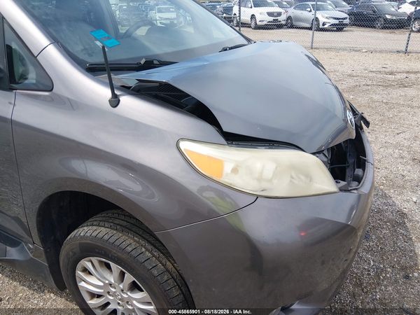 2014 TOYOTA SIENNA XLE V6 8 PASSENGER