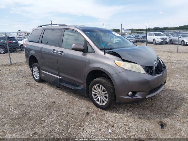 2014 TOYOTA SIENNA XLE V6 8 PASSENGER