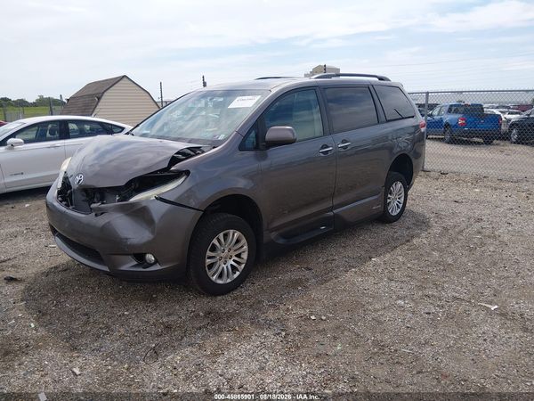 2014 TOYOTA SIENNA XLE V6 8 PASSENGER