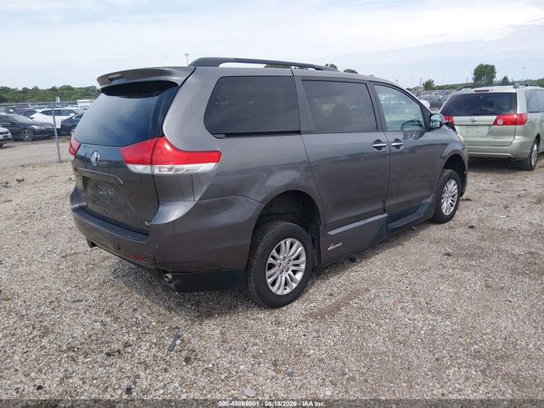 2014 TOYOTA SIENNA XLE V6 8 PASSENGER