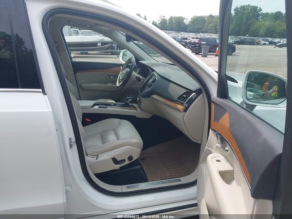2021 VOLVO XC90 T6 MOMENTUM 7 PASSENGER