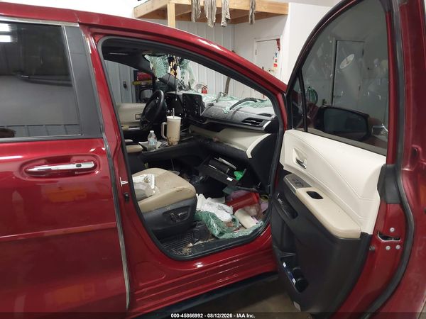 2024 TOYOTA SIENNA LIMITED — I5