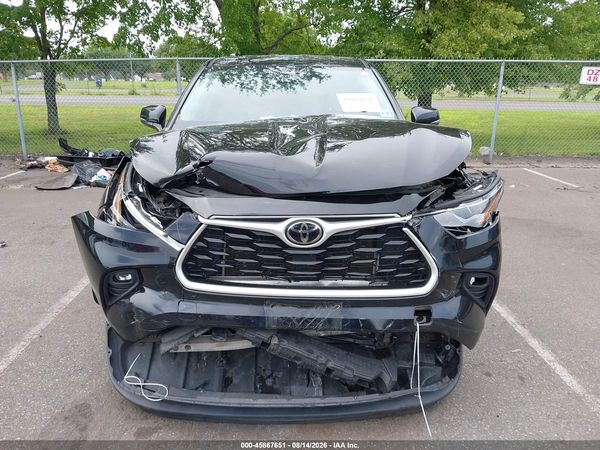 2022 TOYOTA HIGHLANDER LE