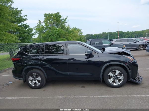 2022 TOYOTA HIGHLANDER LE