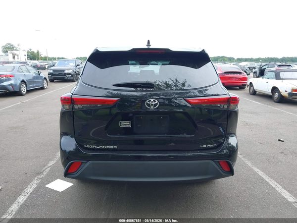 2022 TOYOTA HIGHLANDER LE