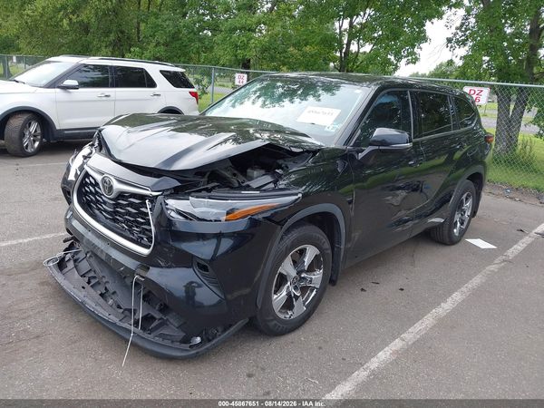 2022 TOYOTA HIGHLANDER LE