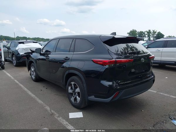 2022 TOYOTA HIGHLANDER LE