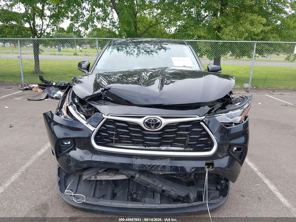 2022 TOYOTA HIGHLANDER LE