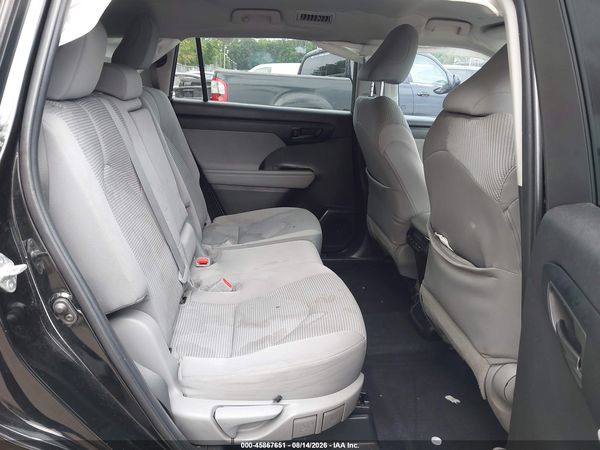 2022 TOYOTA HIGHLANDER LE
