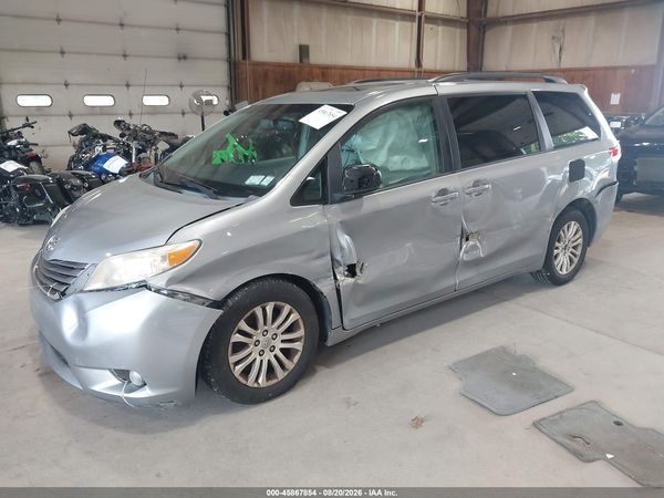 2013 TOYOTA SIENNA — I2