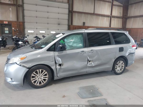 2013 TOYOTA SIENNA XLE V6 8 PASSENGER — I6