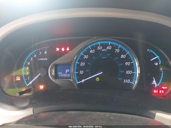 2013 TOYOTA SIENNA XLE V6 8 PASSENGER — I7
