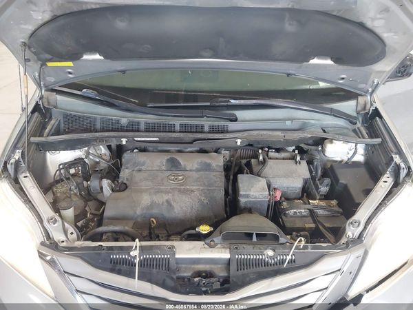 2013 TOYOTA SIENNA XLE V6 8 PASSENGER — I10