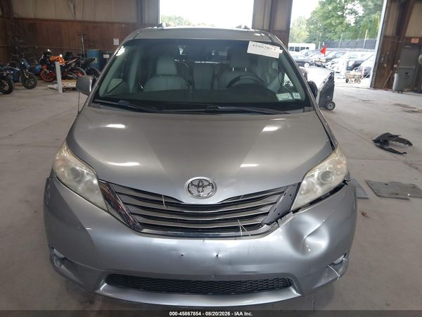 2013 TOYOTA SIENNA XLE V6 8 PASSENGER — I115