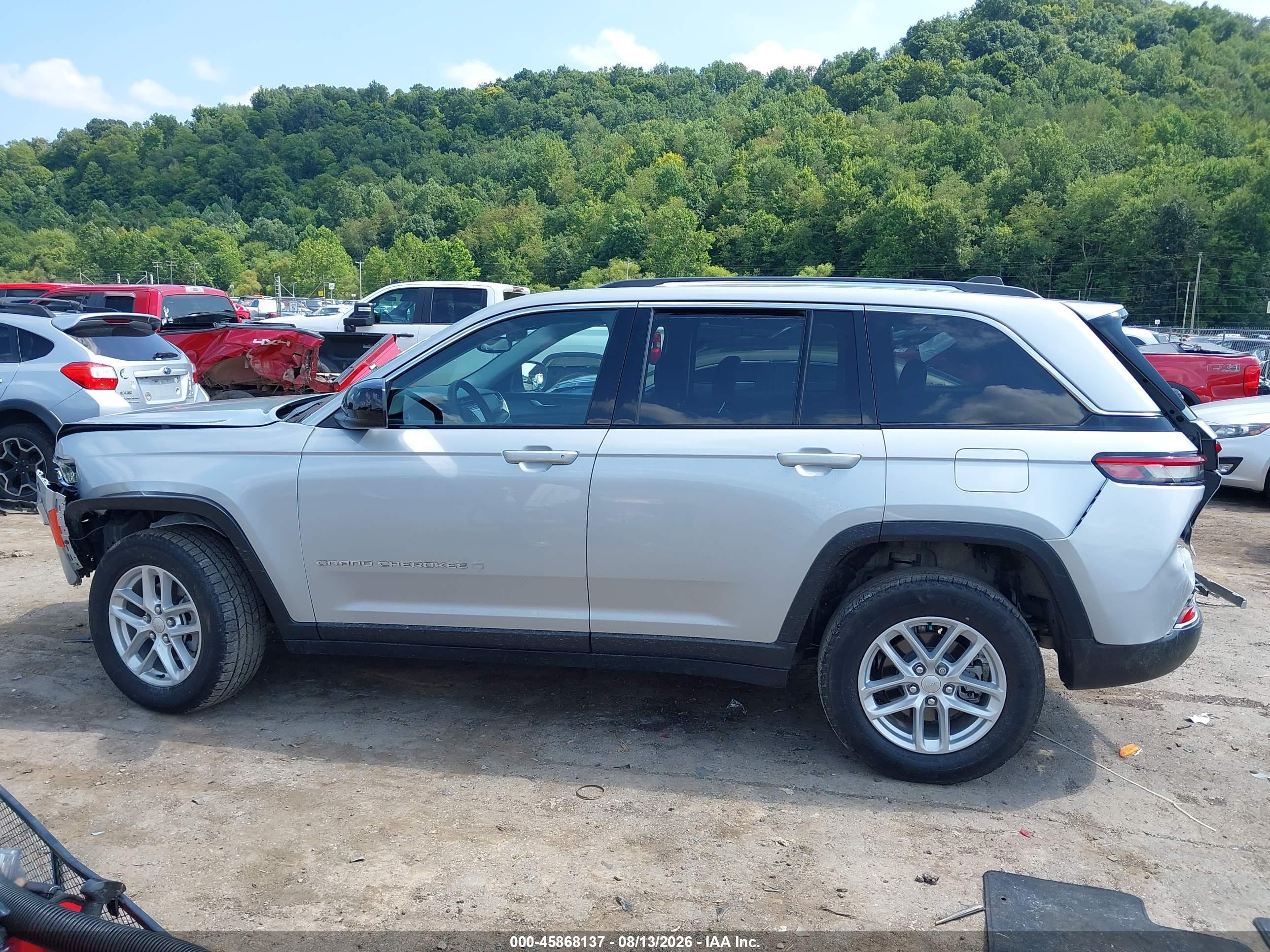 2023 JEEP GRAND CHEROKEE LAREDO 4X4
