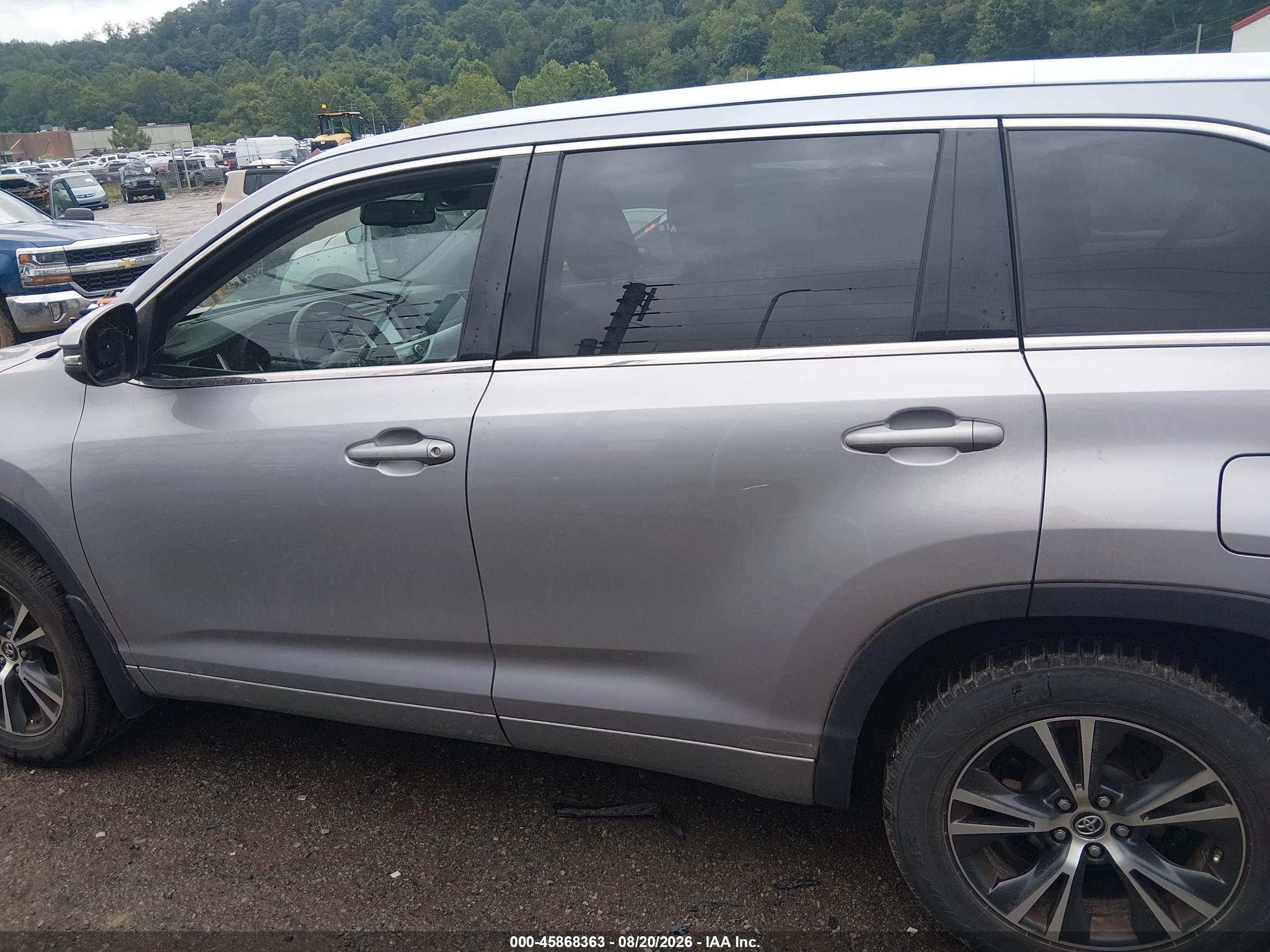 2016 TOYOTA HIGHLANDER XLE V6
