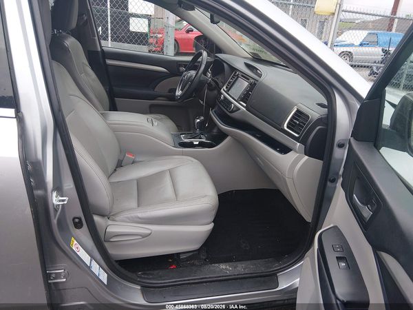 2016 TOYOTA HIGHLANDER XLE V6