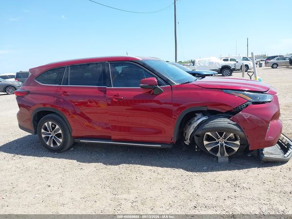 2022 TOYOTA HIGHLANDER XLE