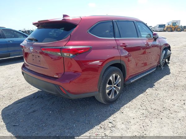 2022 TOYOTA HIGHLANDER XLE